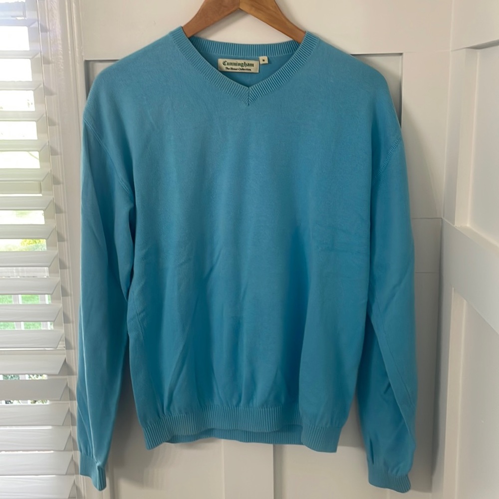 V Neck Sweater.  Men’s Medium.